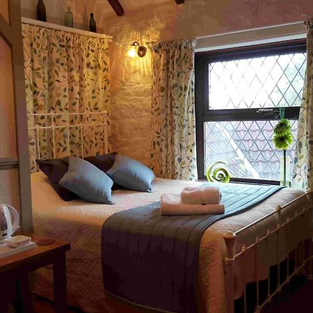 The Walnut Tree Hotel Yeovil Bagian luar foto