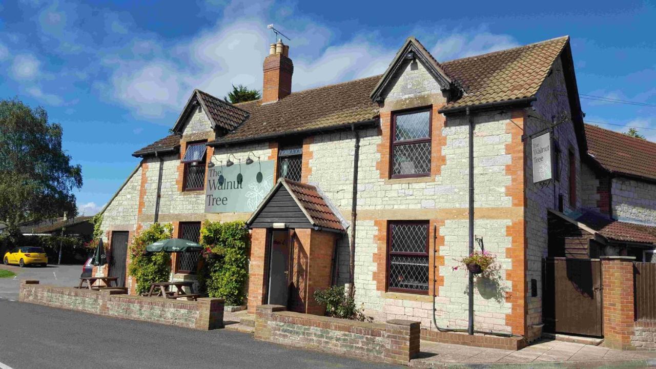 The Walnut Tree Hotel Yeovil Bagian luar foto