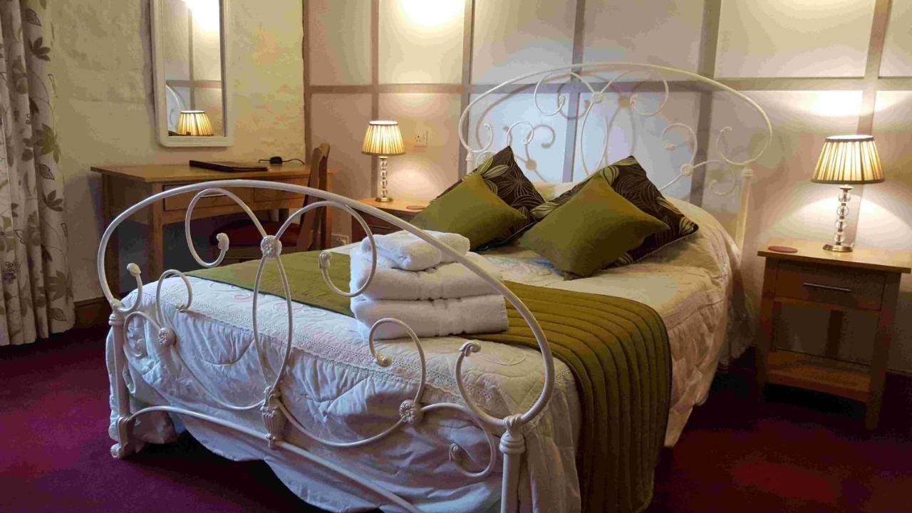 The Walnut Tree Hotel Yeovil Bagian luar foto