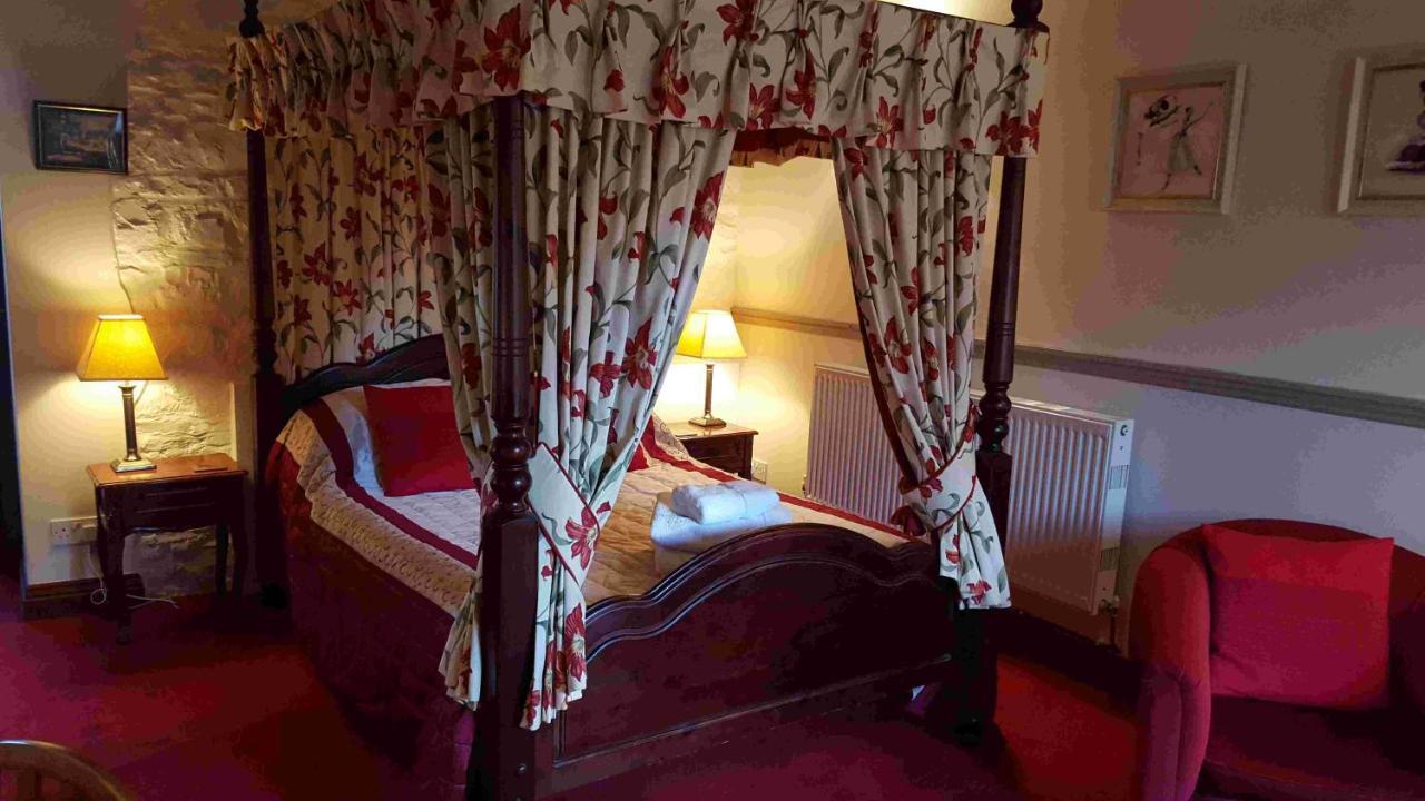 The Walnut Tree Hotel Yeovil Bagian luar foto