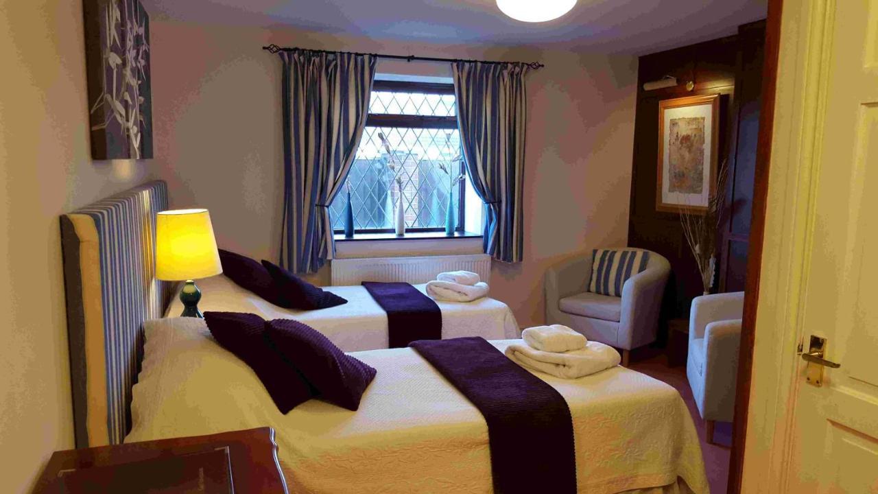 The Walnut Tree Hotel Yeovil Bagian luar foto